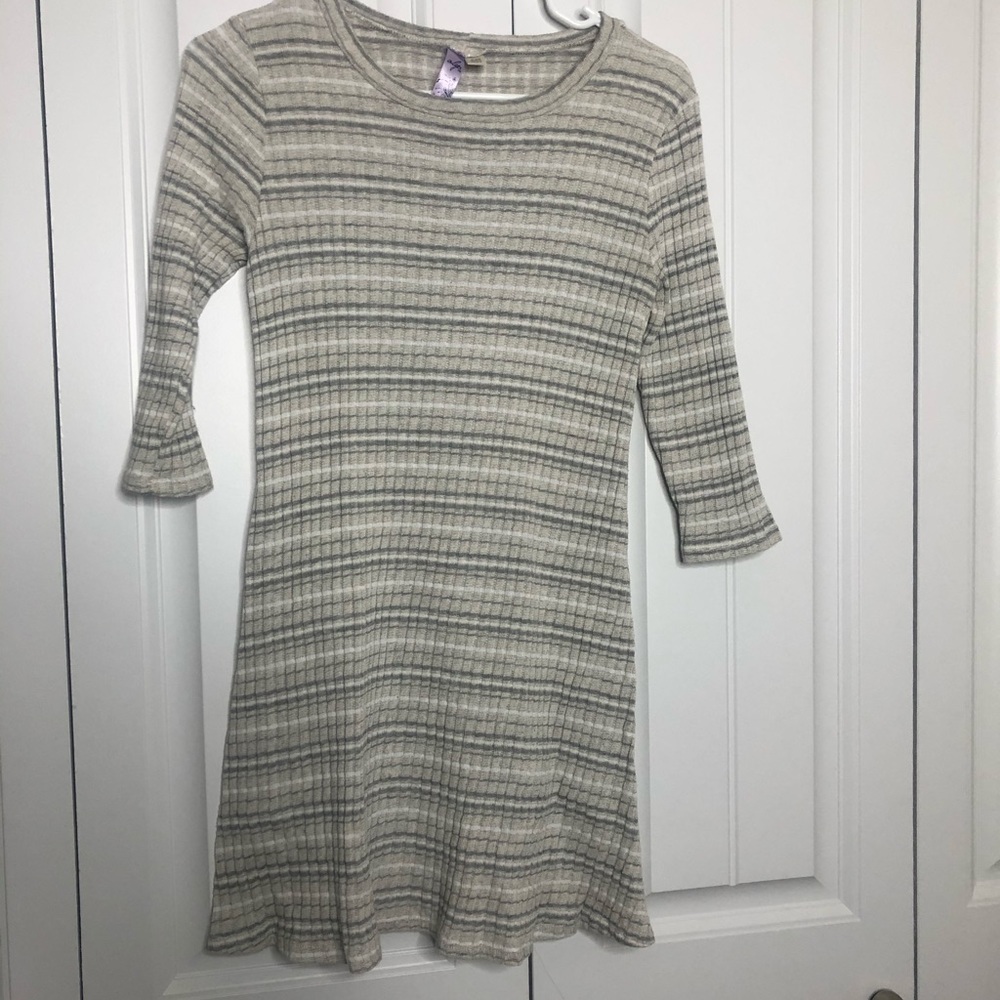 AN EVERYDAY TYPE OF DRESS